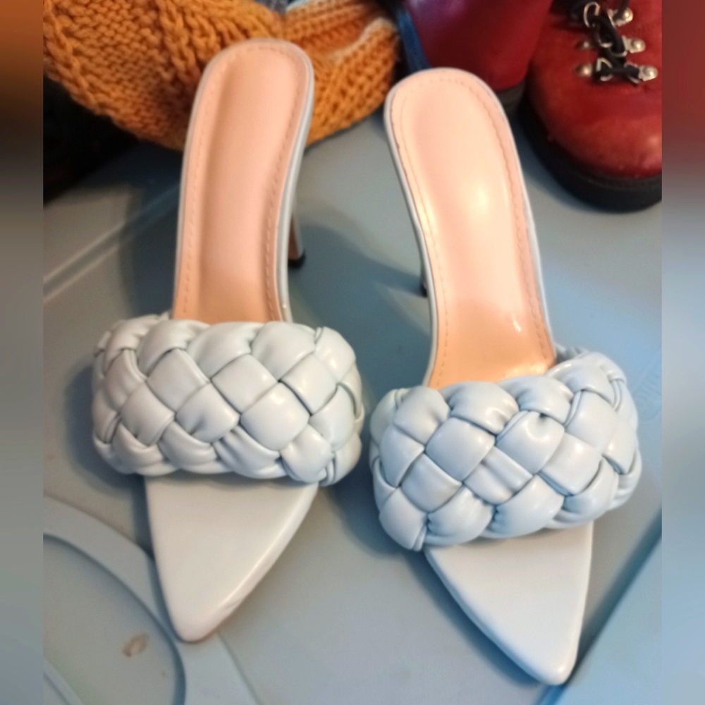 Blue heel with braided work size 37